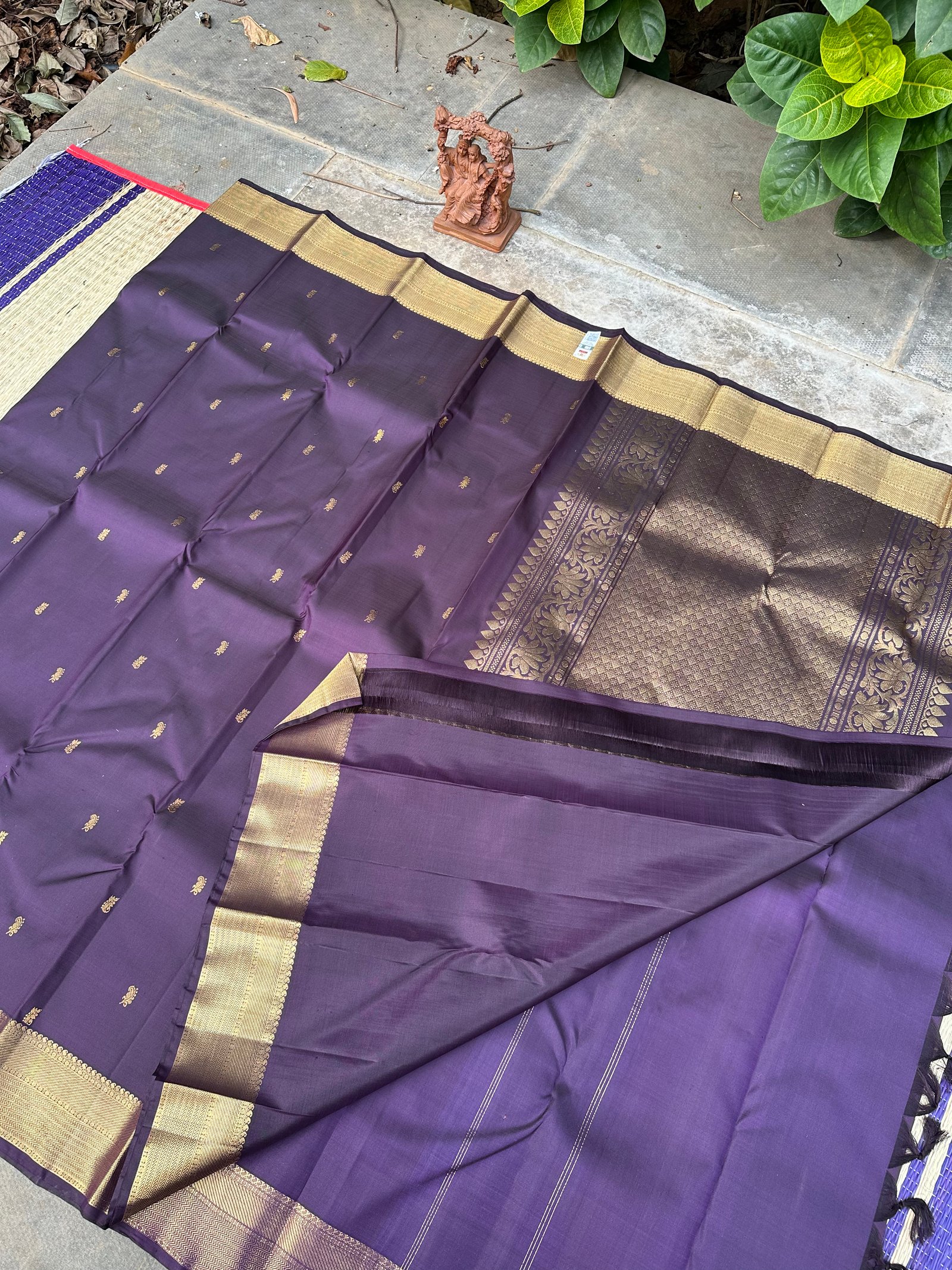 Pure Kanchipuram handloom silk saree in Purple colour with brown undertones
