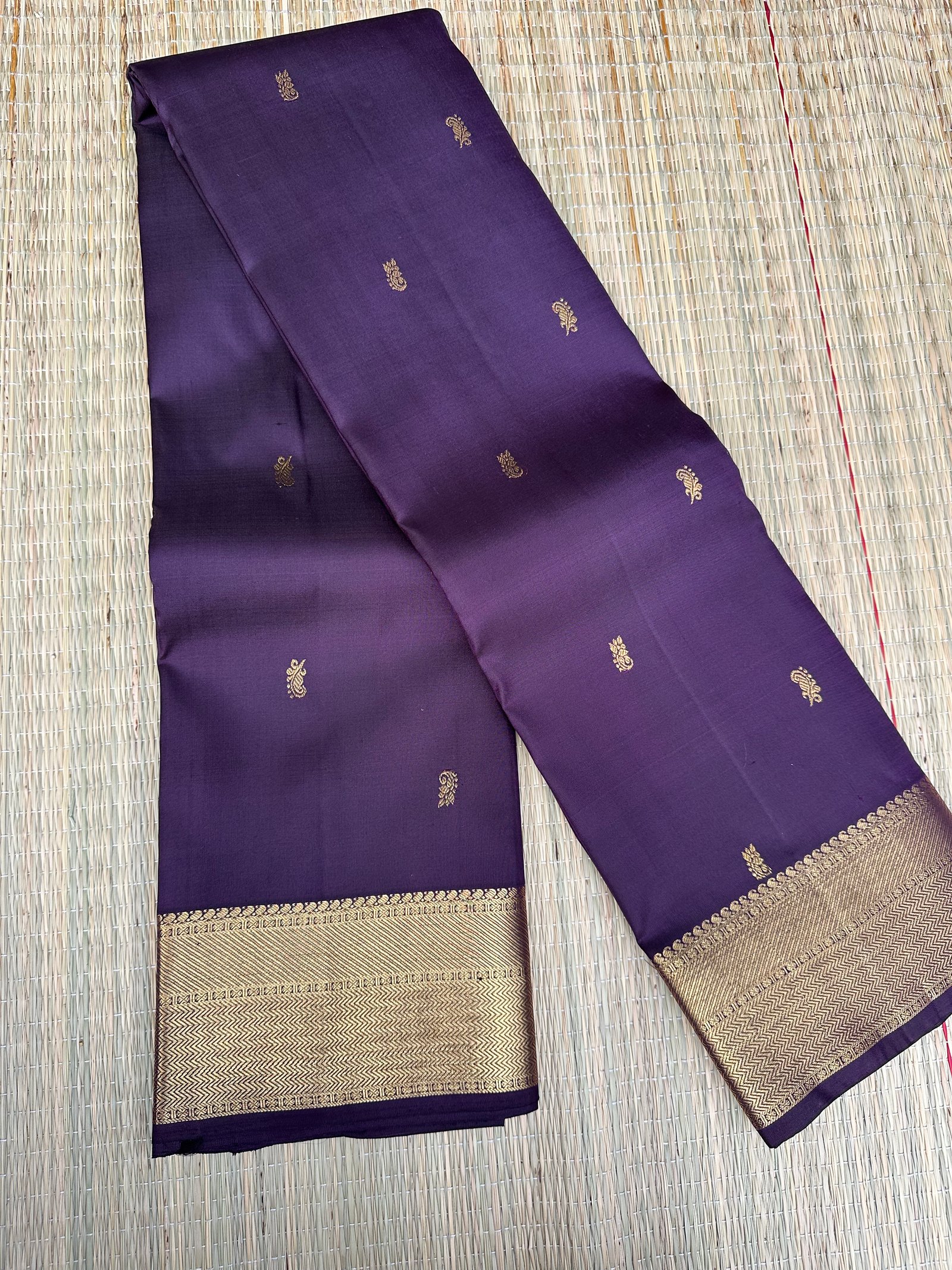 Pure Kanchipuram handloom silk saree in Purple colour with brown undertones