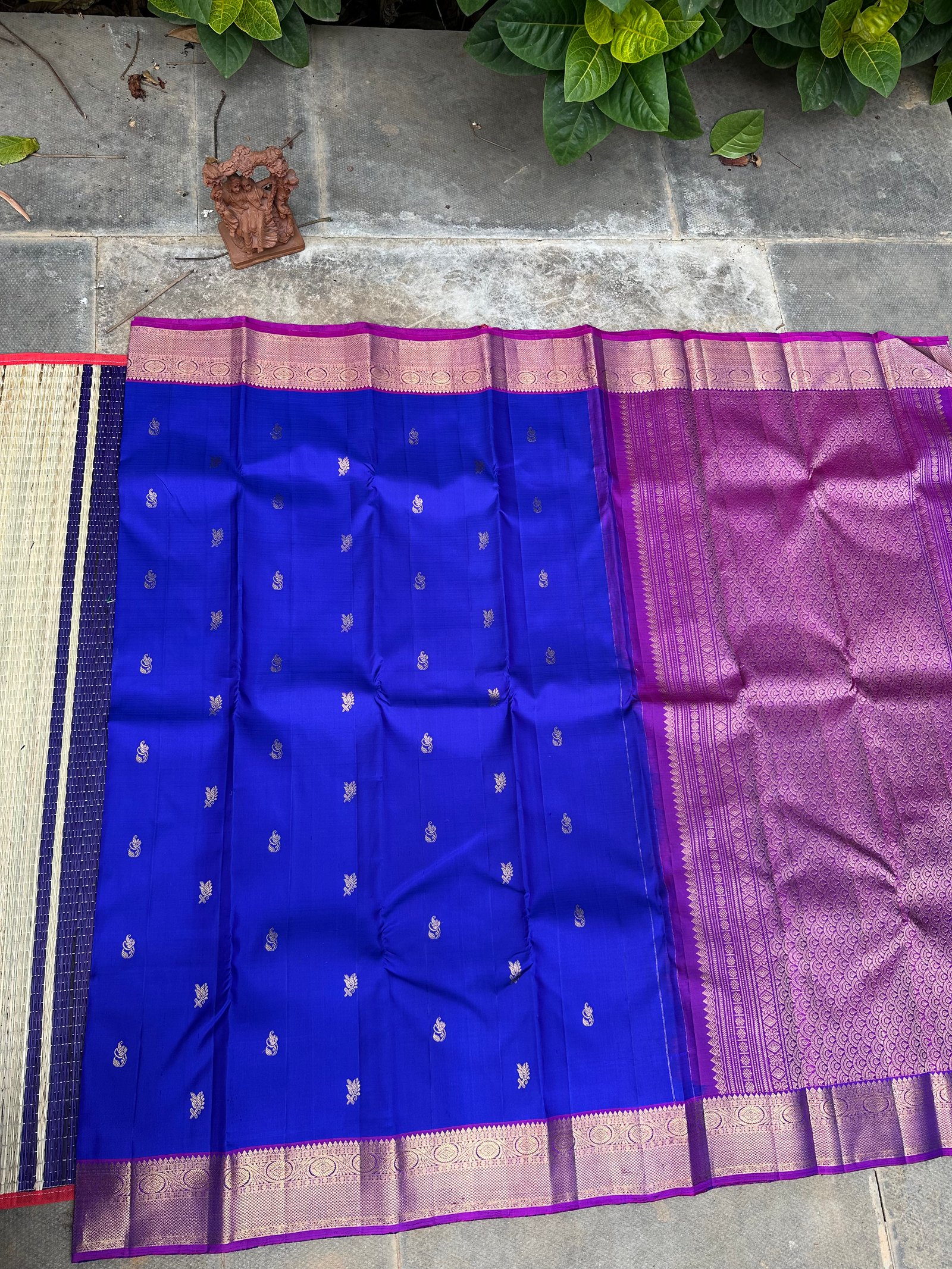 Pure Kanchipuram handloom silk saree in royal Blue colour & Pink Border
