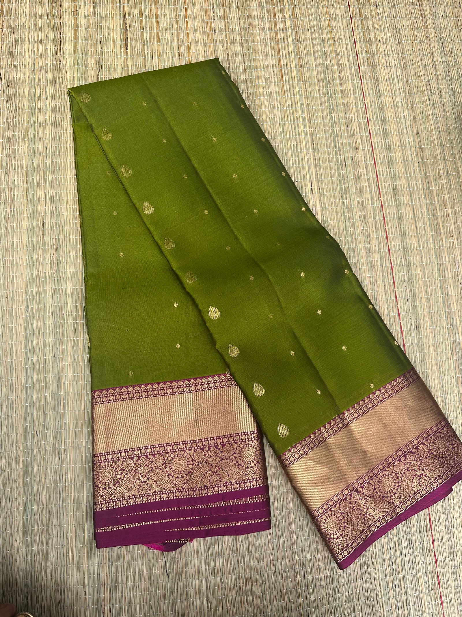 Pure Kanchipuram handloom silk saree in Peacock Green Color & Pink Border