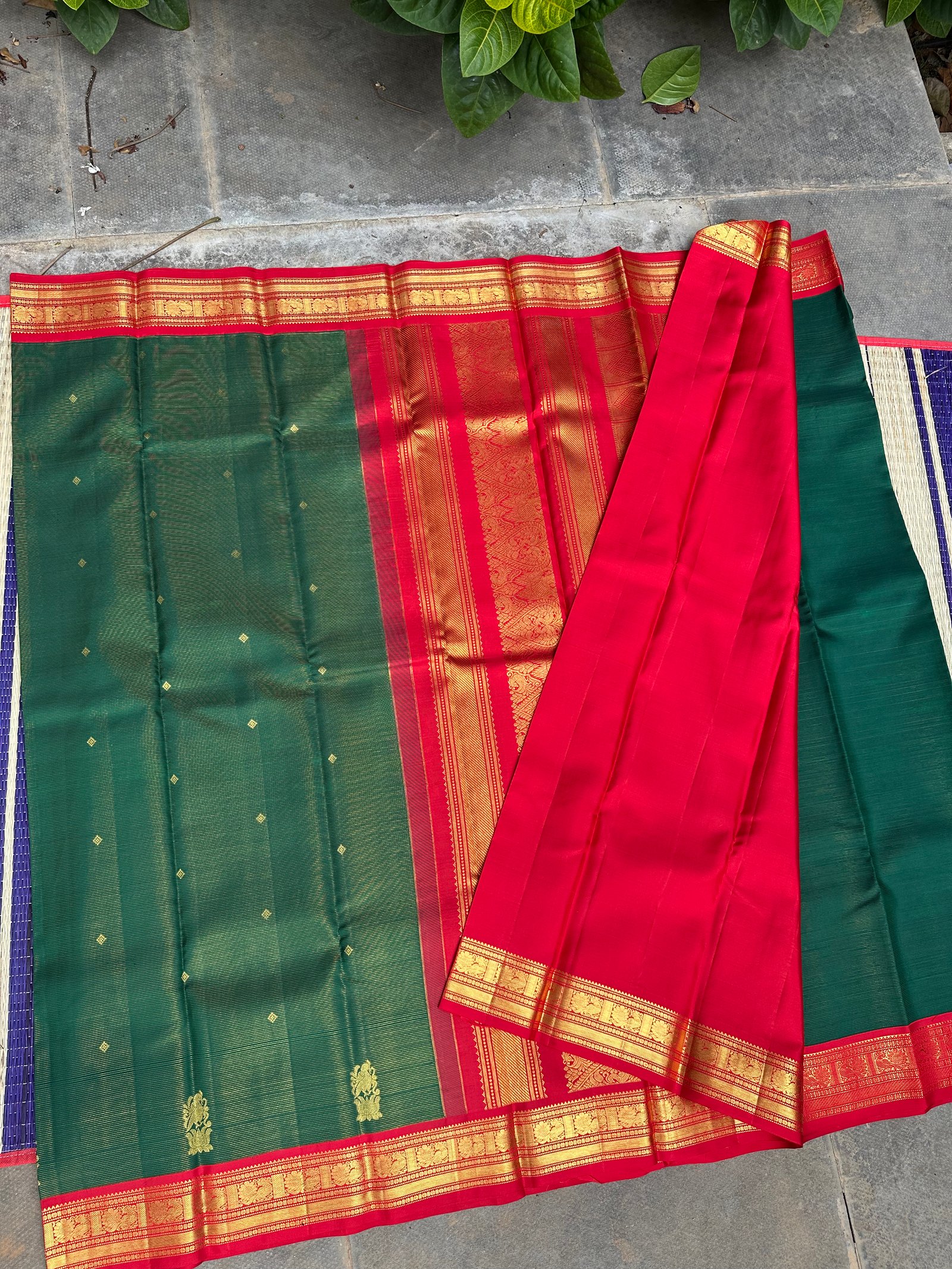 2G Zari pure Kanchipuram handloom silk saree in bottle green colour with red border