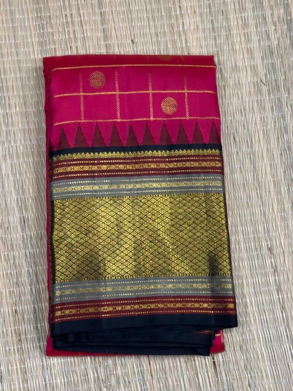 2G Zari Pure Kanchipuram Handloom Silk Saree in Pink and Black